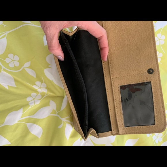 Never used wallet - Picture 3 of 3